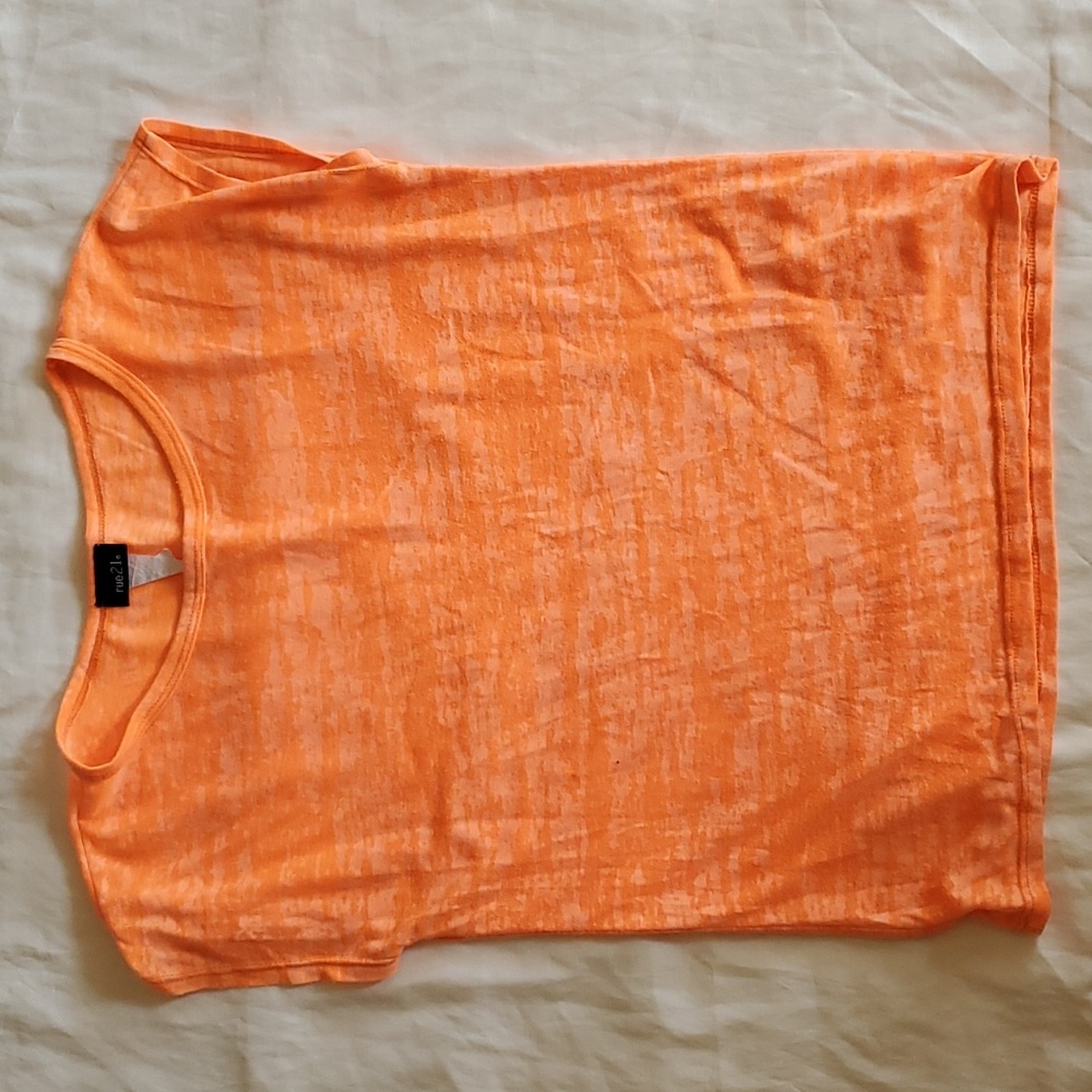 Orange t-shirt, workout wear